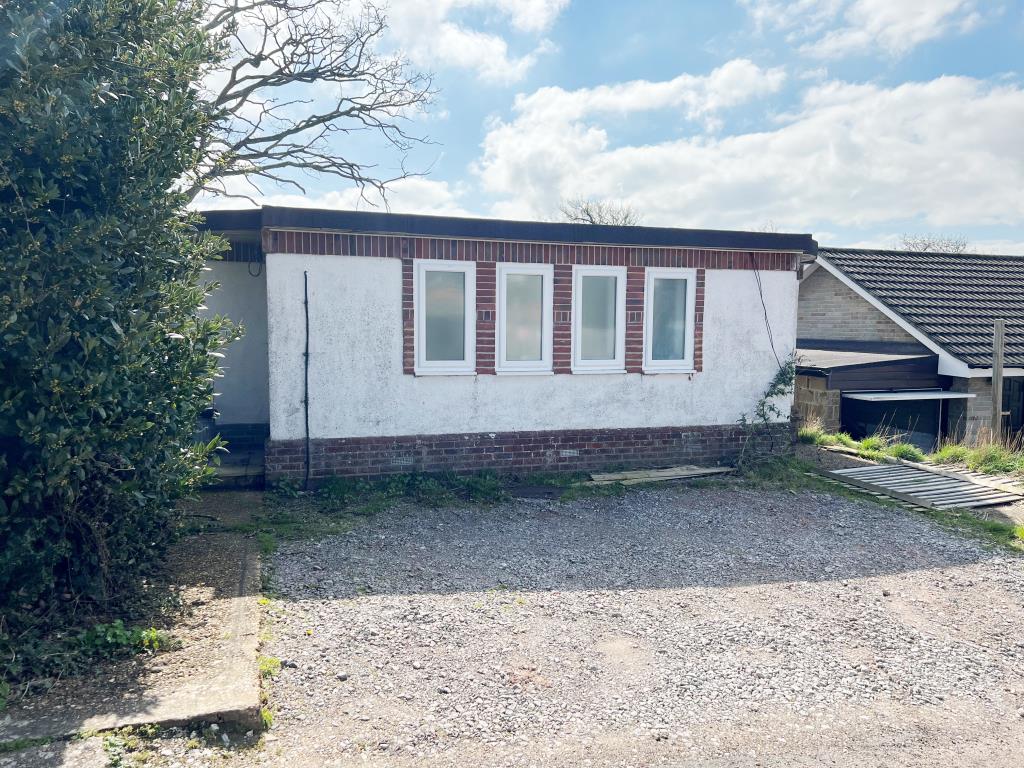 Lot: 8 - FORMER PUBLIC TOILETS WITH PLANNING FOR CONVERSION - Front photo of former public toilets in Wroxall Isle of Wight